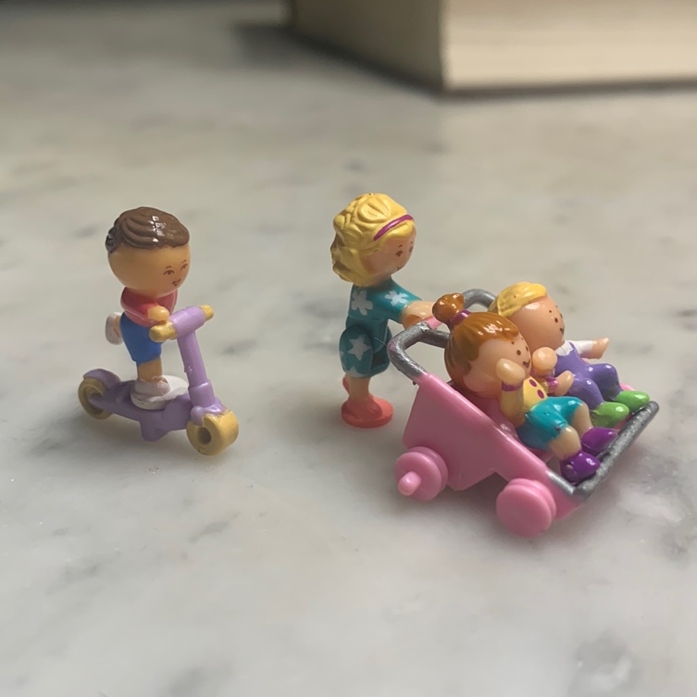 COMPLETE -1994 Polly Pocket “Strolling Surprise” Set